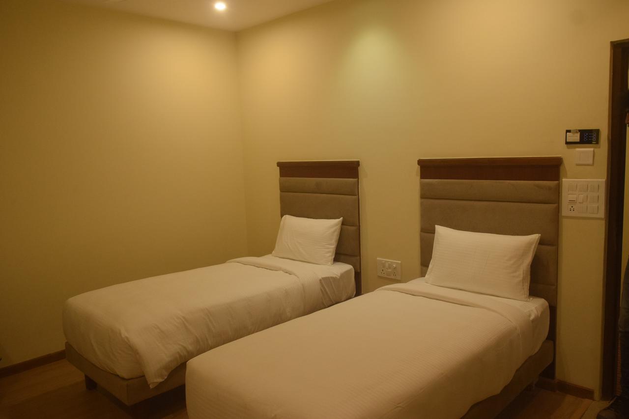 Ambikāpur Hotel Avalon Inn מראה חיצוני תמונה